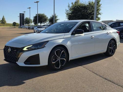2023 Nissan Altima SR FWD