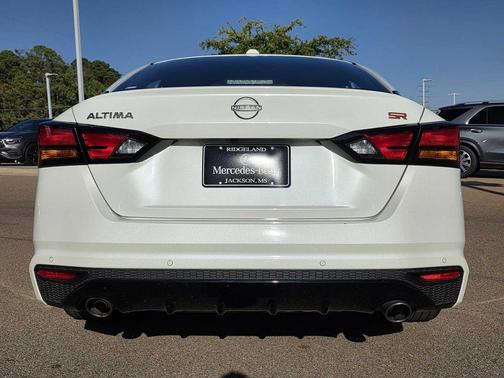 2023 Nissan Altima SR FWD