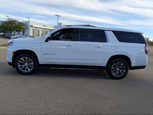 2023 Chevrolet Suburban LS
