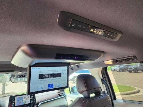 2022 Toyota Sienna Platinum 7 Passenger