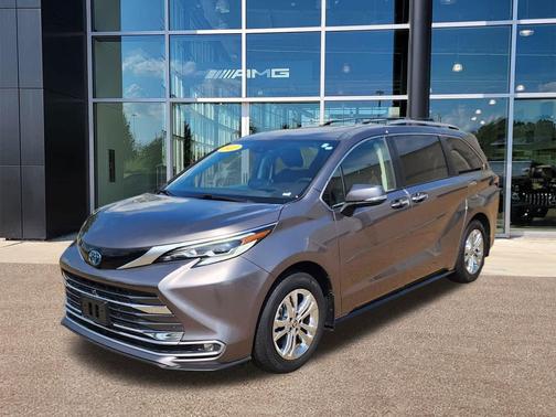 2022 Toyota Sienna Platinum 7 Passenger