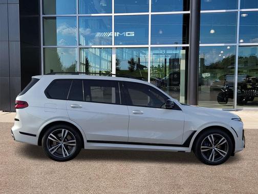 2024 BMW X7 M60i