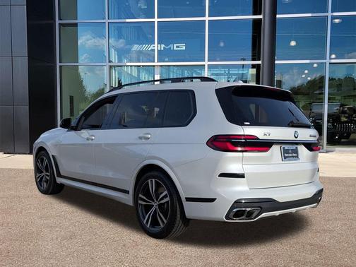 2024 BMW X7 M60i
