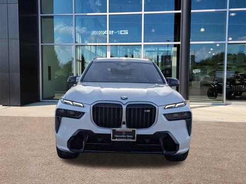 2024 BMW X7 M60i