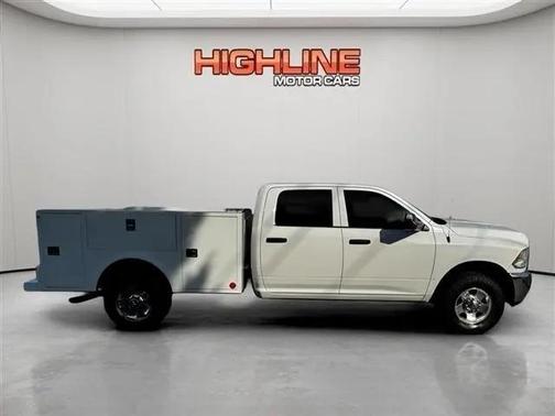 Bright White Clearcoat 2018 RAM 3500 Tradesman Crew Cab 4x2 8' Box