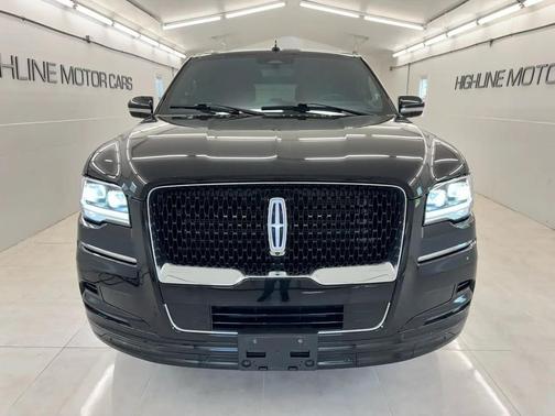 Infinite Black Metallic Clearcoat 2023 Lincoln Navigator Reserve