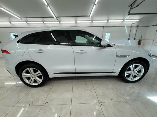 Polaris White 2017 Jaguar F-PACE 35t R-Sport