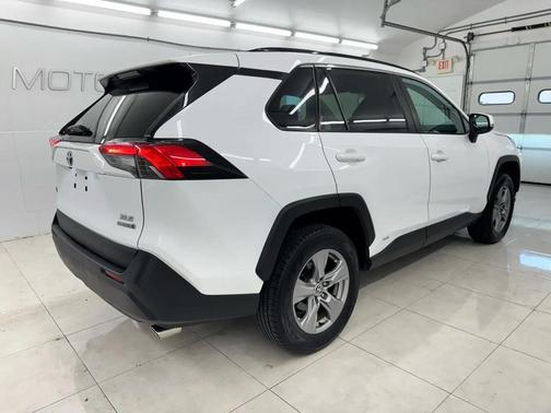 White 2022 Toyota RAV4 Hybrid XLE