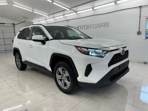 White 2022 Toyota RAV4 Hybrid XLE