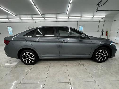 Platinum Gray Metallic 2025 Volkswagen Jetta 1.5T S