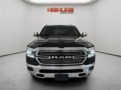 Diamond Black Crystal Pearlcoat 2019 RAM 1500 Laramie