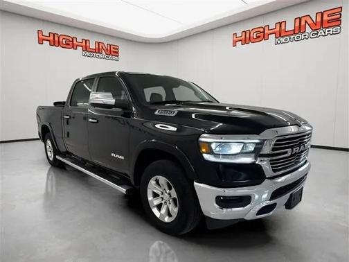 Diamond Black Crystal Pearlcoat 2019 RAM 1500 Laramie