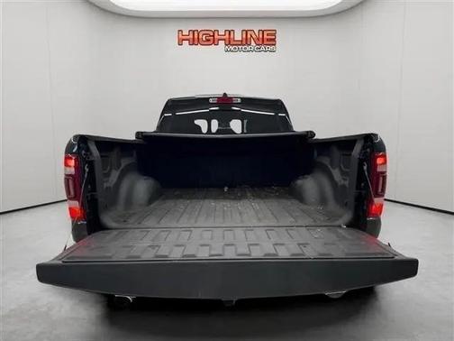 Diamond Black Crystal Pearlcoat 2019 RAM 1500 Laramie