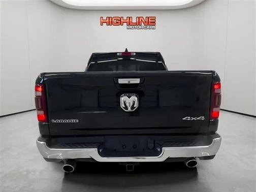 Diamond Black Crystal Pearlcoat 2019 RAM 1500 Laramie