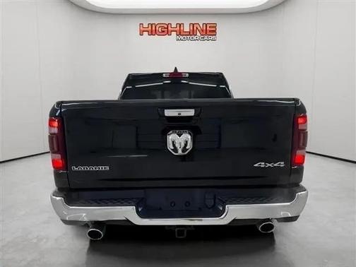 Diamond Black Crystal Pearlcoat 2019 RAM 1500 Laramie