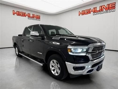 Diamond Black Crystal Pearlcoat 2019 RAM 1500 Laramie