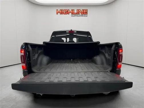 Diamond Black Crystal Pearlcoat 2019 RAM 1500 Laramie