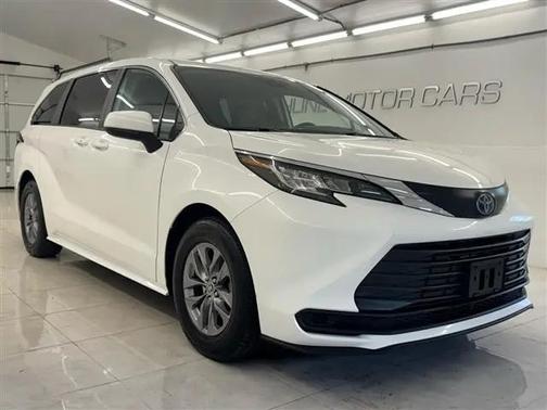 White 2022 Toyota Sienna LE