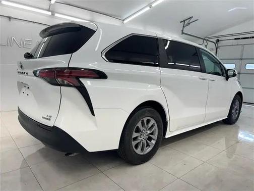 White 2022 Toyota Sienna LE