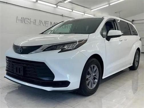 White 2022 Toyota Sienna LE