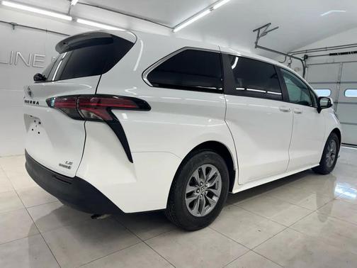White 2022 Toyota Sienna LE