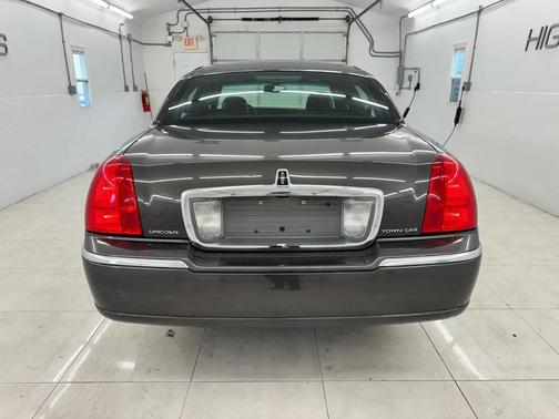 Charcoal Beige Clearcoat Metallic 2007 Lincoln Town Car Signature