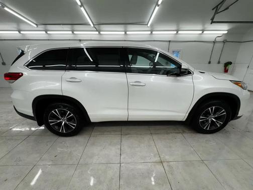 2018 Toyota Highlander LE