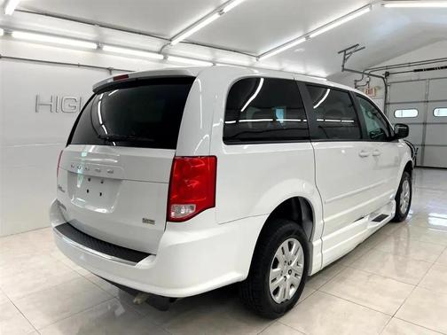 Bright White Clearcoat 2014 Dodge Grand Caravan AVP/SE
