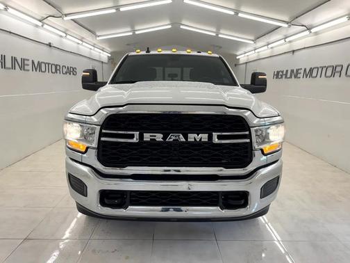 2024 RAM 3500 Tradesman Crew Cab 4x4 8' Box