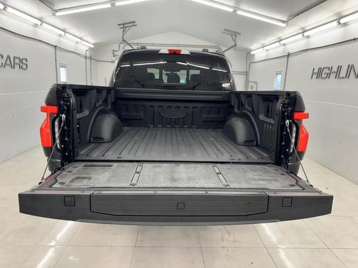 Agate Black Metallic 2022 Ford F-150 Lightning LARIAT