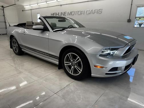 Ingot Silver Metallic 2013 Ford Mustang V6