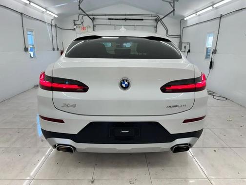 White 2023 BMW X4 xDrive30i