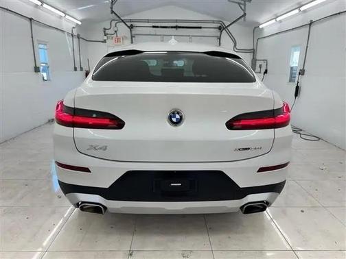 White 2023 BMW X4 xDrive30i