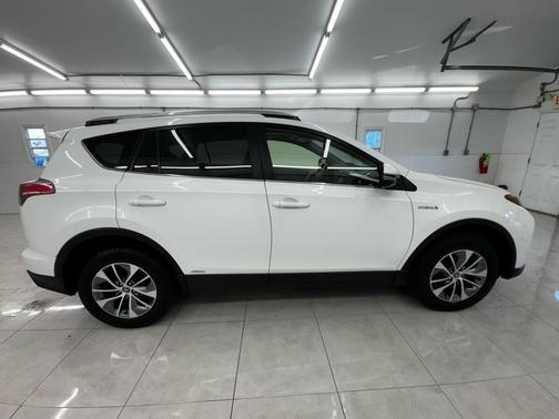 2016 Toyota RAV4 Hybrid XLE