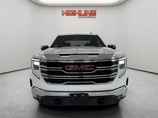 White 2022 GMC Sierra 1500 SLT