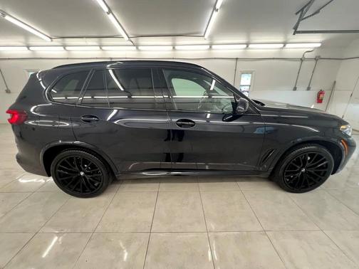 2021 BMW X5 M50i