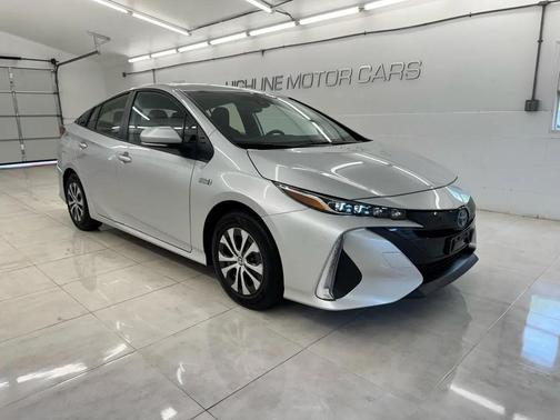 Classic Silver Metallic 2022 Toyota Prius Prime Limited