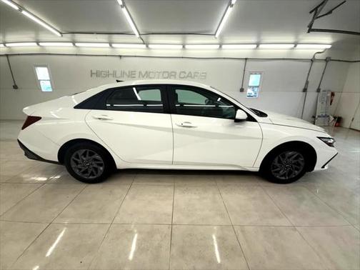 2024 Hyundai ELANTRA HEV Blue