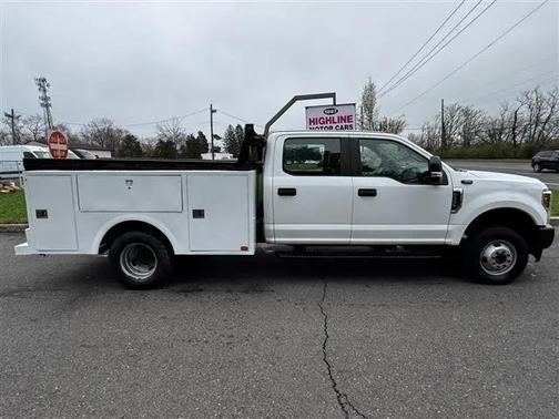 White 2019 Ford F-350 Lariat