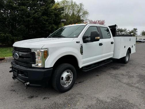 White 2019 Ford F-350 Lariat