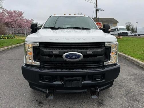 White 2019 Ford F-350 Lariat