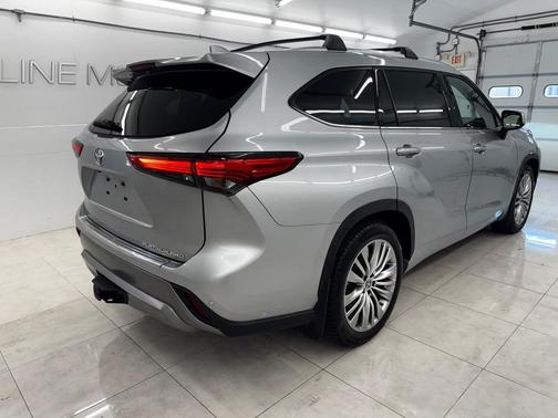 2022 Toyota Highlander Platinum