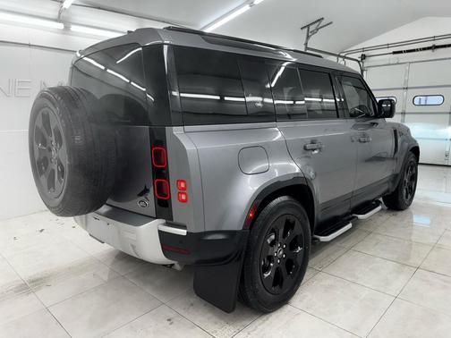 2020 Land Rover Defender 110 SE