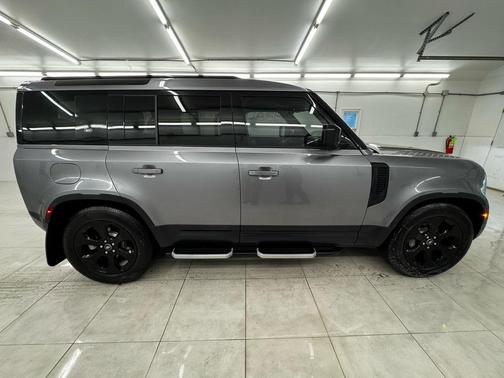 2020 Land Rover Defender 110 SE