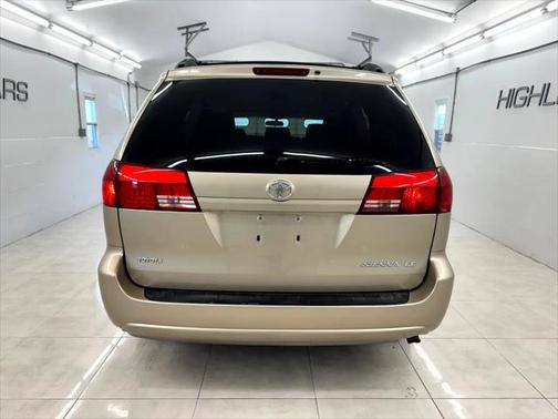 2005 Toyota Sienna CE