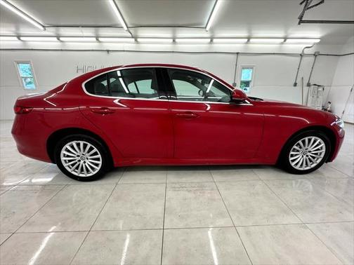 2021 Alfa Romeo Giulia Base