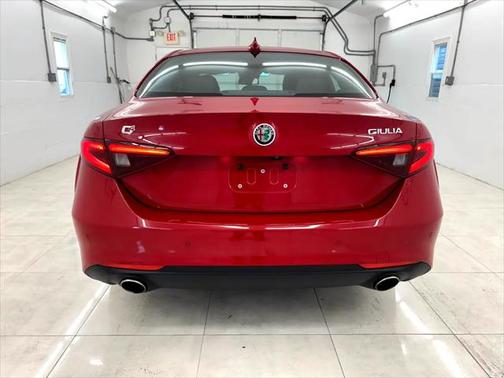 2021 Alfa Romeo Giulia Base