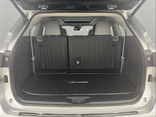 Celestial Silver Metallic 2022 Toyota Highlander Platinum