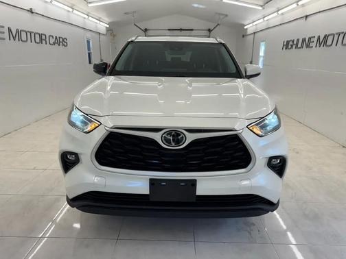 Blizzard Pearl 2021 Toyota Highlander XLE