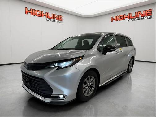 Celestial Silver Metallic 2022 Toyota Sienna XLE